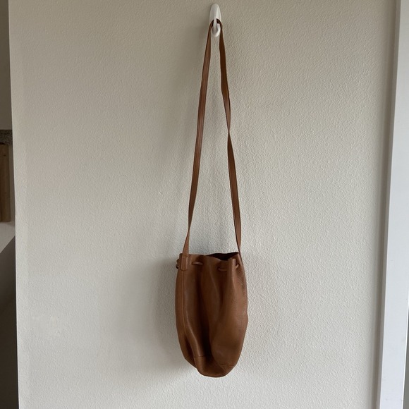 Baggu Natural Milled USA Leather Bucket Drawstring Crossbody Bag Brown - Picture 2 of 9